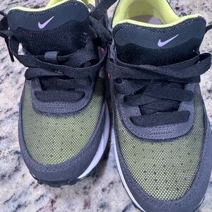 Nike Kids Green and Black Sneakers with Pink Swoosh